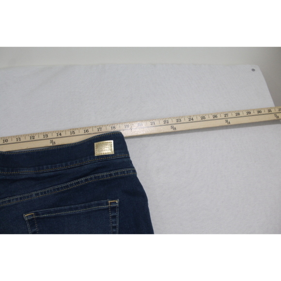 Signature Levi's Women Blue Pull On Skinny Totally Shaping Size 18M - Picture 9 of 10